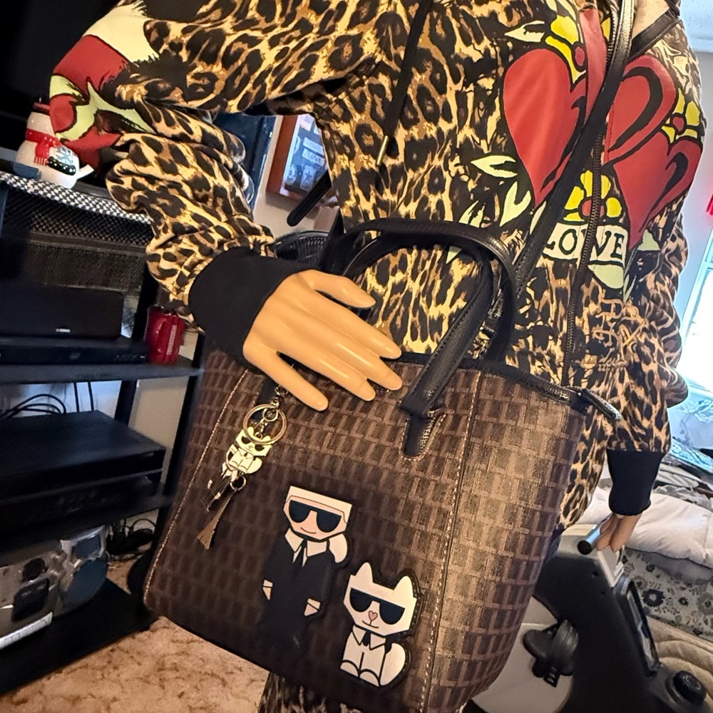 KARL LAGERFELD PARIS Purse
NEW with tags. - Picture 9 of 12